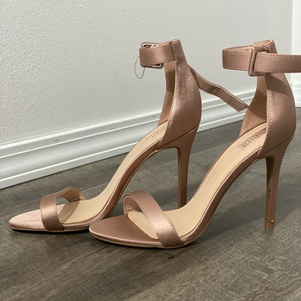 Pink heel shoes